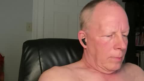 Snapshot of eddygl1968 chatting on 15, 12, 2025 Eddy online show from 15, 12, 2025