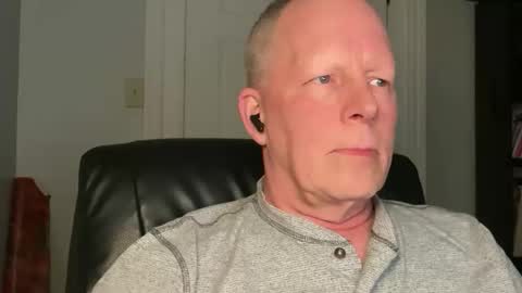 Snapshot of eddygl1968 chatting on 18, 12, 2025 Eddy online show from 18, 12, 2025