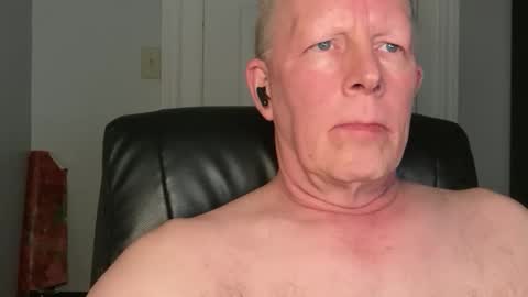 Snapshot of eddygl1968 chatting on 22, 12, 2025 Eddy online show from 22, 12, 2025