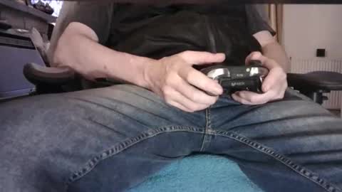 Snapshot of edged_biker chatting on 17, 12, 2025 edged biker online show from 17, 12, 2025