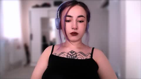 Snapshot of ediefris chatting on 18, 11, 2025 fickle demon made of clumps of matter online show from 18, 11, 2025