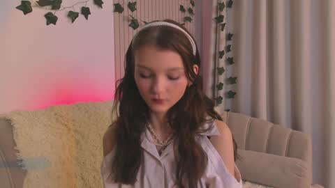 Lisa  online show from 1, 2, 2025