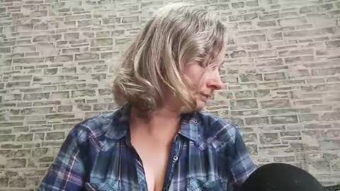 Snapshot of edithmanning chatting on 25, 10, 2025 edithmanning online show from 25, 10, 2025