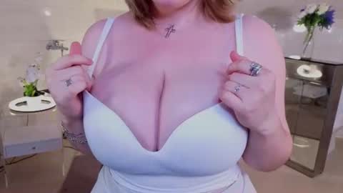 Snapshot of ednaadamse chatting on 14, 7, 2026 ednaadamse online show from 14, 7, 2026