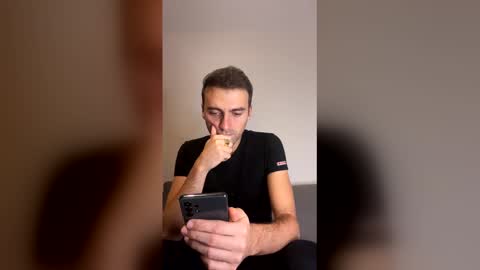 Snapshot of edo1994_ chatting on 14, 12, 2025 Eddy online show from 14, 12, 2025