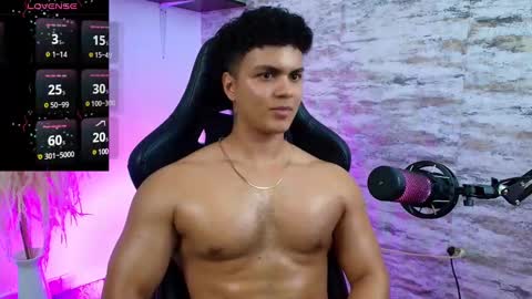 Snapshot of edward__clarck chatting on 2, 2, 2025 EDWARD CLARCK online show from 2, 2, 2025