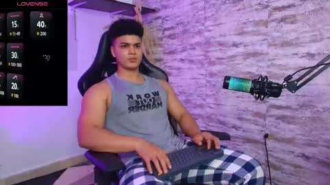 Snapshot of edward__clarck chatting on 7, 10, 2025 EDWARD CLARCK online show from 7, 10, 2025