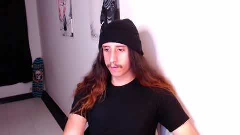 Snapshot of edward_chann chatting on 5, 1, 2025 edward_chann online show from 5, 1, 2025