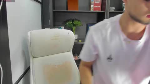 Snapshot of edwardross_ chatting on 9, 2, 2025 Edward Ross online show from 9, 2, 2025