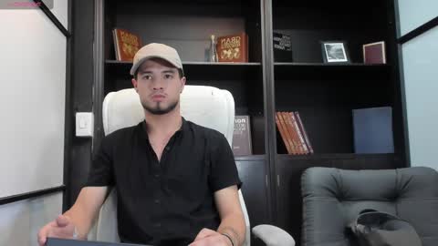 Snapshot of edwardross_ chatting on 1, 3, 2025 Edward Ross online show from 1, 3, 2025