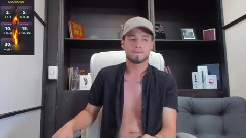 Snapshot of edwardross_ chatting on 2, 3, 2025 Edward Ross online show from 2, 3, 2025