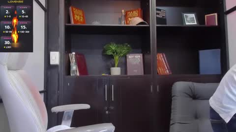 Snapshot of edwardross_ chatting on 4, 3, 2025 Edward Ross online show from 4, 3, 2025