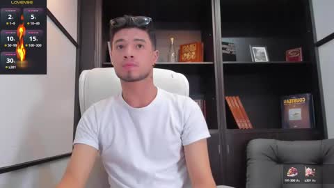 Snapshot of edwardross_ chatting on 10, 3, 2025 Edward Ross online show from 10, 3, 2025