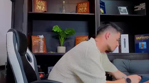 Snapshot of edwardross_ chatting on 2, 10, 2025 Edward Ross online show from 2, 10, 2025