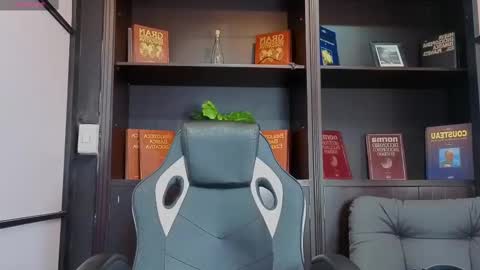 Snapshot of edwardross_ chatting on 4, 10, 2025 Edward Ross online show from 4, 10, 2025