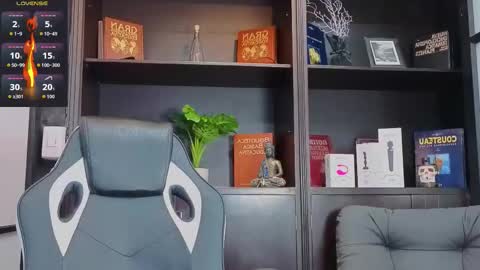 Snapshot of edwardross_ chatting on 7, 10, 2025 Edward Ross online show from 7, 10, 2025