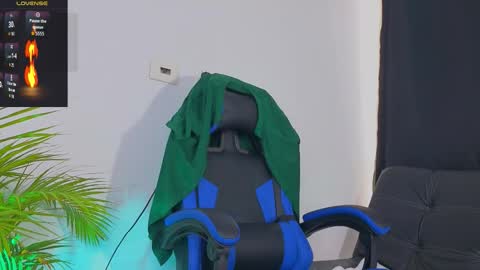 Snapshot of edwardross_ chatting on 14, 10, 2025 Edward Ross online show from 14, 10, 2025