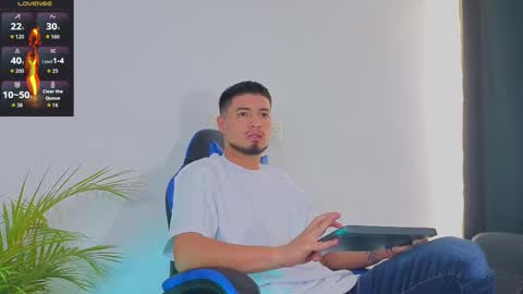 Snapshot of edwardross_ chatting on 19, 10, 2025 Edward Ross online show from 19, 10, 2025