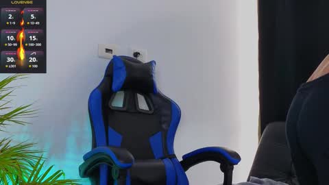 Snapshot of edwardross_ chatting on 9, 11, 2025 Edward Ross online show from 9, 11, 2025