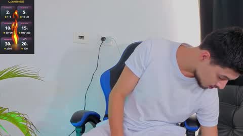 Snapshot of edwardross_ chatting on 18, 11, 2025 Edward Ross online show from 18, 11, 2025