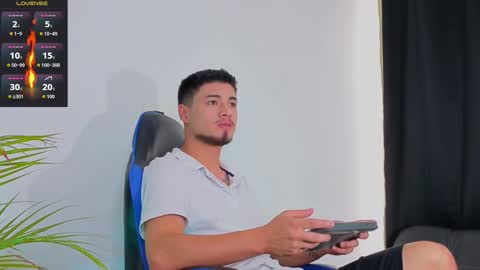 Snapshot of edwardross_ chatting on 24, 11, 2025 Edward Ross online show from 24, 11, 2025