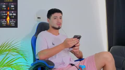 Snapshot of edwardross_ chatting on 4, 12, 2025 Edward Ross online show from 4, 12, 2025