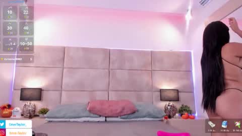 Snapshot of eevee_taylor chatting on 23, 10, 2025 Eevee online show from 23, 10, 2025