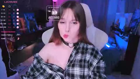 Snapshot of effie_lee chatting on 19, 11, 2025 Effie online show from 19, 11, 2025