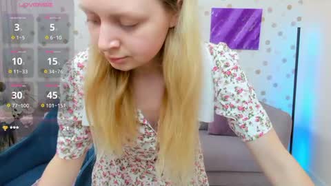 Snapshot of effyangel chatting on 11, 3, 2025 Effy online show from 11, 3, 2025