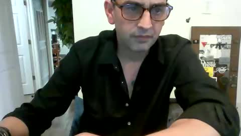 Snapshot of eguevara555500 chatting on 30, 4, 2026 SilverBulture online show from 30, 4, 2026