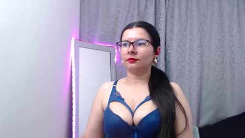 Snapshot of eileenqueen23 chatting on 27, 11, 2025 Eileen online show from 27, 11, 2025