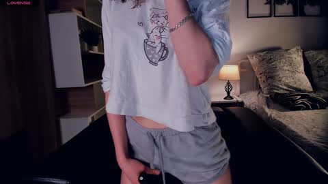 Snapshot of el1s_well chatting on 2, 2, 2025 Elis 3 online show from 2, 2, 2025