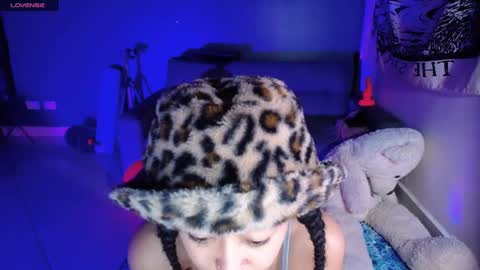 Snapshot of ela_0 chatting on 3, 1, 2025 Ela Help me reach 100 thumbs up online show from 3, 1, 2025