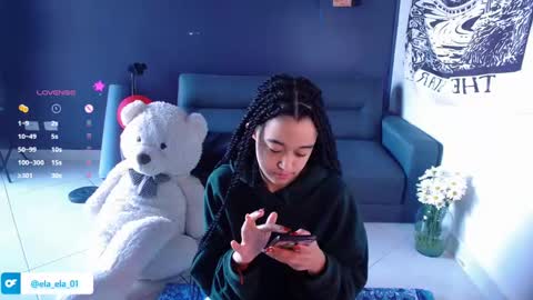 Snapshot of ela_0 chatting on 10, 1, 2025 Ela Help me reach 100 thumbs up online show from 10, 1, 2025