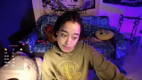 Snapshot of ela_0 chatting on 5, 2, 2025 Ela Help me reach 100 thumbs up online show from 5, 2, 2025