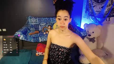 Snapshot of ela_0 chatting on 19, 2, 2025 Ela Help me reach 100 thumbs up online show from 19, 2, 2025