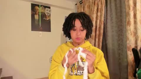 Snapshot of ela_0 chatting on 5, 3, 2025 Ela Help me reach 100 thumbs up online show from 5, 3, 2025