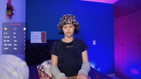 Snapshot of ela_0 chatting on 7, 10, 2025 Ela Help me reach 100 thumbs up online show from 7, 10, 2025