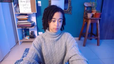 Snapshot of ela_0 chatting on 27, 10, 2025 Ela Help me reach 100 thumbs up online show from 27, 10, 2025