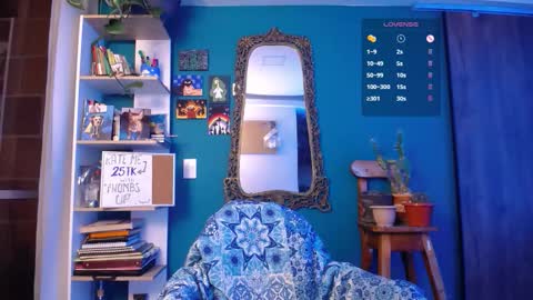 Snapshot of ela_0 chatting on 6, 11, 2025 Ela Help me reach 100 thumbs up online show from 6, 11, 2025