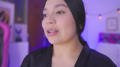 Snapshot of ela_hilton_ chatting on 8, 9, 2025 Ela online show from 8, 9, 2025