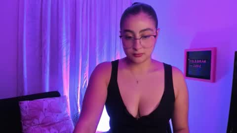 Snapshot of elaia222 chatting on 22, 10, 2025 Elaia online show from 22, 10, 2025