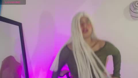 Snapshot of elaine_forger chatting on 16, 12, 2025 Valentina online show from 16, 12, 2025