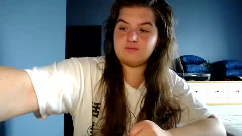 Elanis online show from 22, 7, 2026