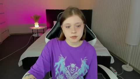 Snapshot of elara_irving chatting on 7, 7, 2026 Elly online show from 7, 7, 2026