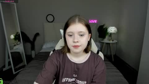Snapshot of elara_irving chatting on 8, 7, 2026 Elly online show from 8, 7, 2026