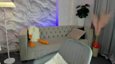 Snapshot of elara_irving chatting on 9, 7, 2026 Elly online show from 9, 7, 2026