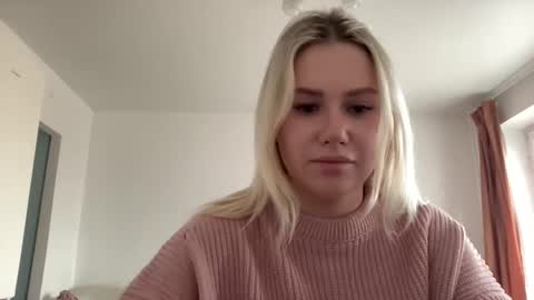 Snapshot of elaraluxxxe chatting on 14, 2, 2025 elaraluxxxe online show from 14, 2, 2025