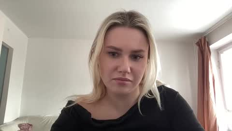 Snapshot of elaraluxxxe chatting on 15, 2, 2025 elaraluxxxe online show from 15, 2, 2025