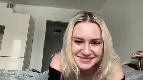 Snapshot of elaraluxxxe chatting on 20, 2, 2025 elaraluxxxe online show from 20, 2, 2025